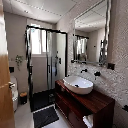 Luxury New 6 Pax Apart Downtown. Apartment