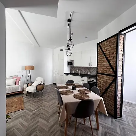 Luxury New 6 Pax Apart Downtown.