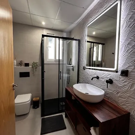 Luxury New 6 Pax Apart Downtown.